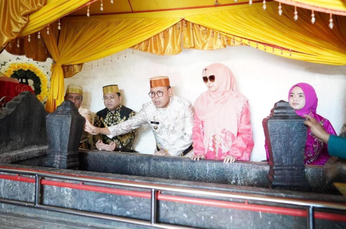 Wabup Bone dan Wabup Gowa Berziarah ke Makam Raja Latenritatta