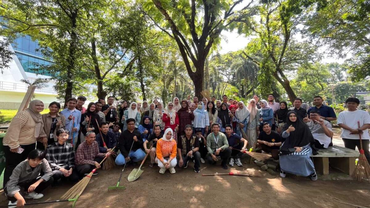 Diskominfo Gelar Jumat Bersih Wujud Nyata Cinta Lingkungan