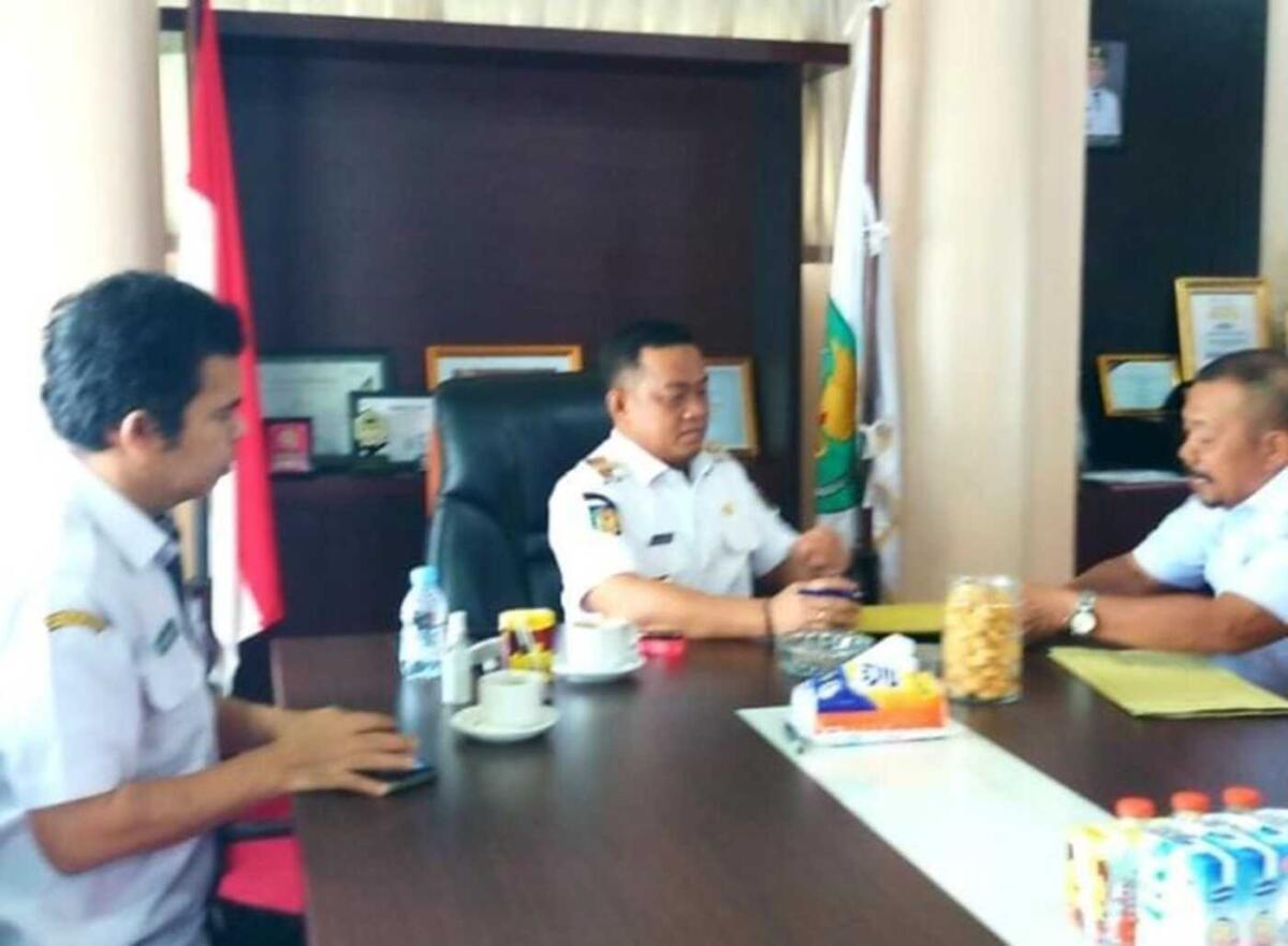 Hari Pertama Bupati Langsung Gelar Rapat