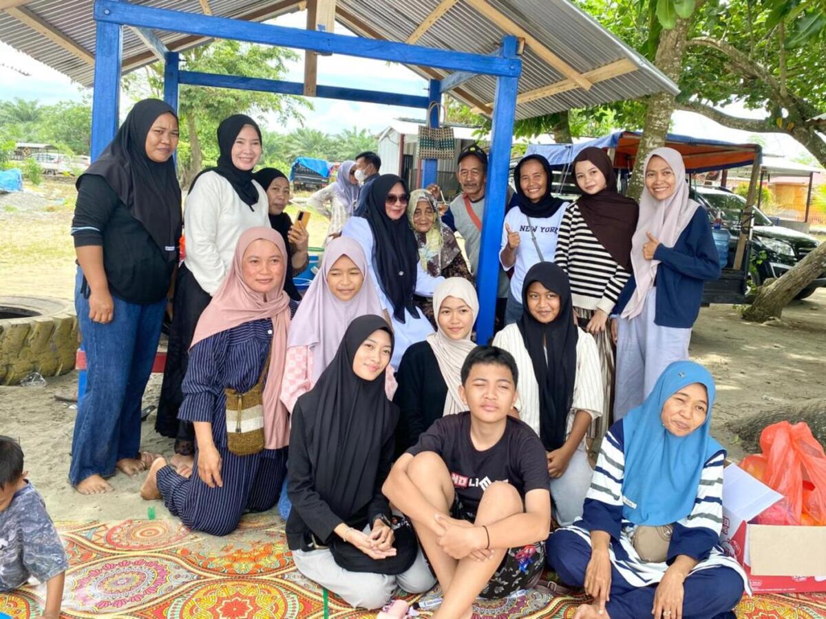 PASTIKAN AMAN -- Wakil Bupati Luwu Timur, Puspawati Husler, melakukan kunjungan ke objek wisata di Luwu Timur dalam rangka memastikan keamanan dan kenyamanan pengunjung selama libur Lebaran di Pantai Ujung Suso, Kecamatan Burau, Rabu (25/3).
