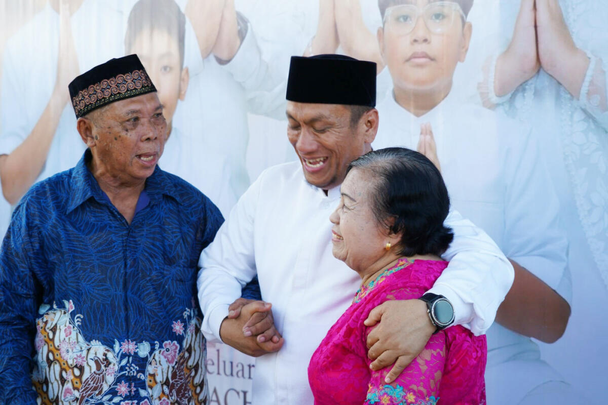 Irwan Sambut Warganya Penuh Haru saat Open House