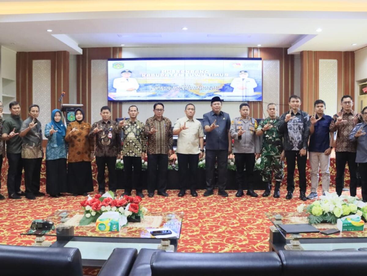 PEMBANGUNAN -- Pemkab Lutim menggelar Musrenbang tingkat Kabupaten dengan tema Akselerasi Pembangunan Ekonomi dan Peningkatan Kesejahteraan Masyarakat di Aula Sasana Praja Kantor Bupati Luwu Timur baru-baru ini. 
