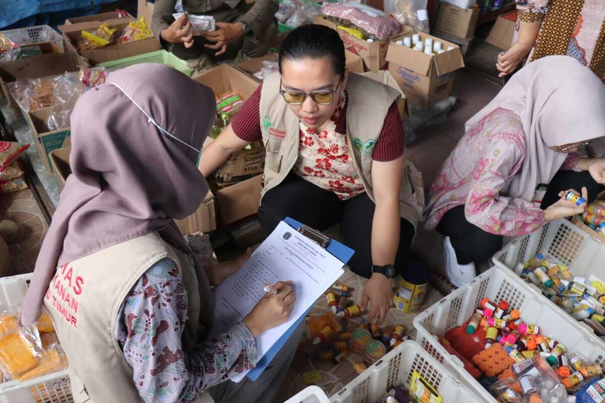 TKPOM Razia Obat-Makanan tak Layak Jual
