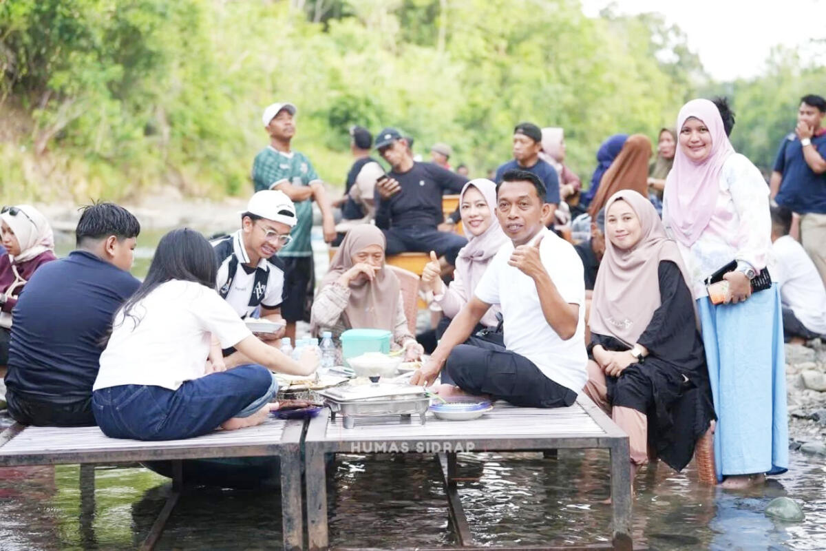 MENGAJAK--Bupati Sidrap H Syaharuddin Alrif Mengajak Warga Nikmati Wisata Lokal dan Dukung Ekonomi Daerah
