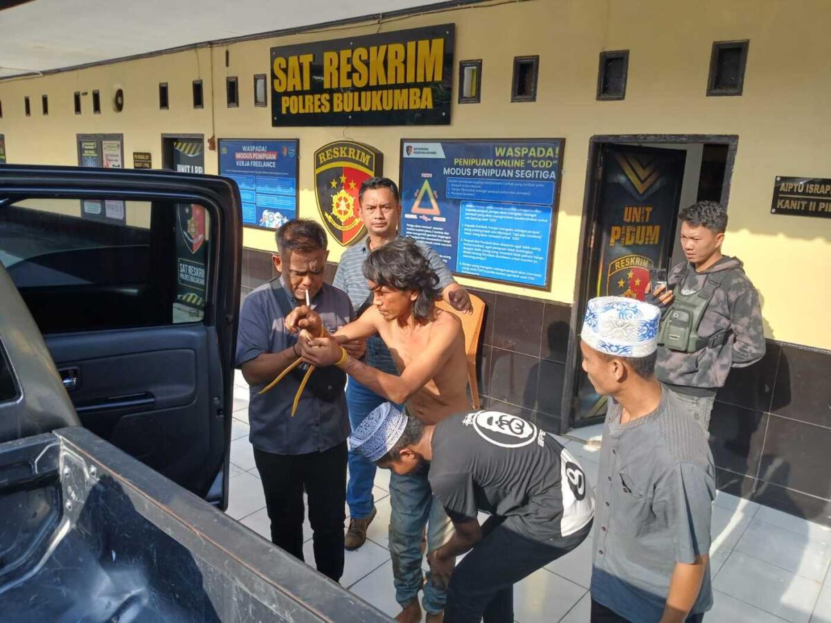 Hendak Tangkap ODGJ, Polisi Ditebas Parang