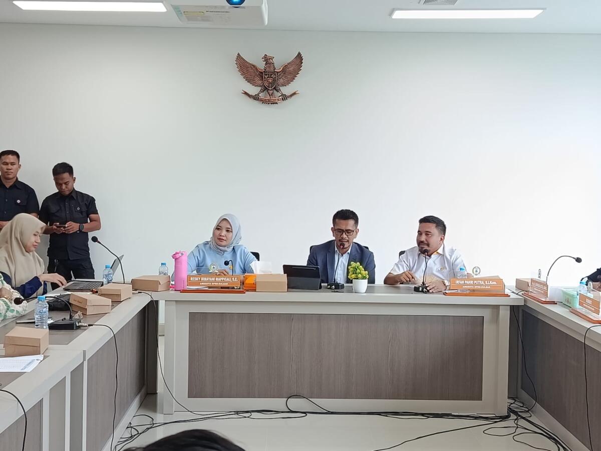 Gelar RDP dengan Anggota DPRD Sulbar, Direktur RS Regional Pastikan tidak akan Ada Lagi Warga Beli Obat di Luar