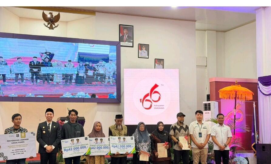 BPJS Ketenagakerjaan Serahkan Secara Simbolis Jaminan Kematian dan Penguatan Kepedulian Sosial di HUT ke-66 Enrekang