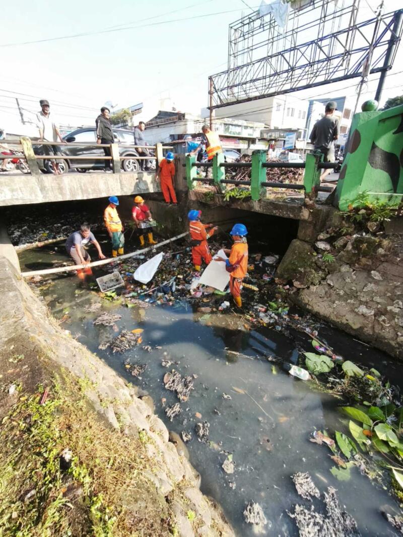 Munafri Tuntaskan Aduan Sampah dan Pohon Tumbang di Kanal