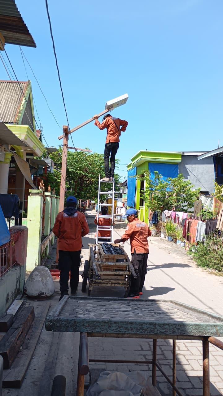 40 Lampu Tenaga Surya Terangi Pulau di Makassar