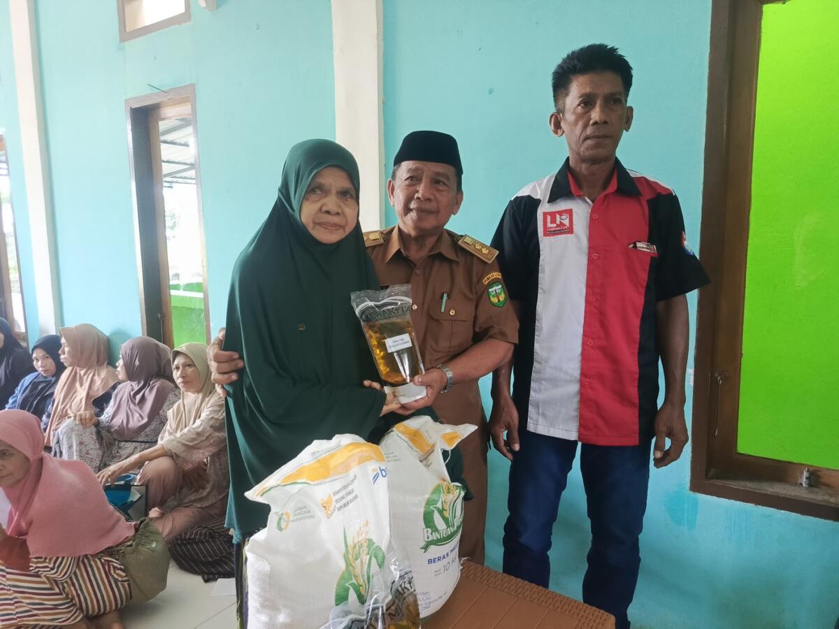Bantuan Pangan 3040 Kg: 152 KK Terima Beras dan Minyak Goreng