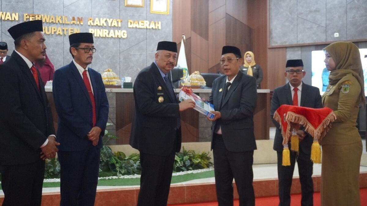 Serahkan LKPJ, Irwan Paparkan Kinerja