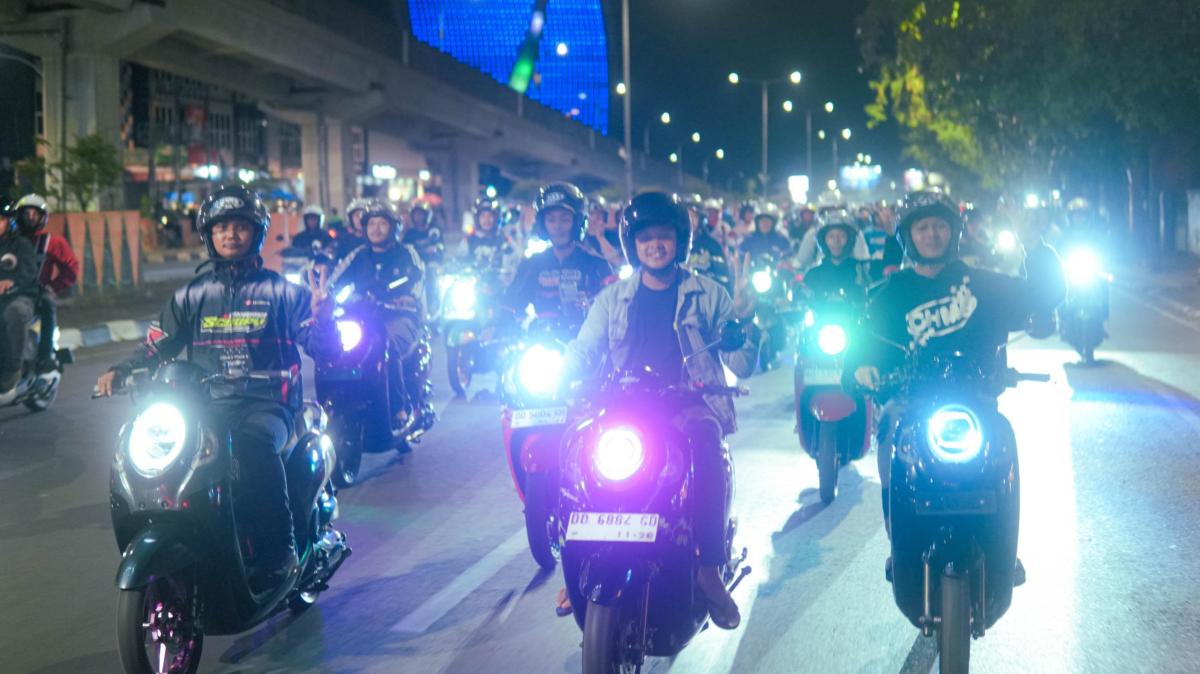 300 Pecinta Scoopy Antusias Ikuti Night Ride dari Asmo Sulsel