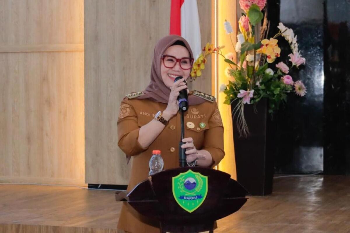 Bupati Barru Tanam Jagung Varietas JJ UH 01