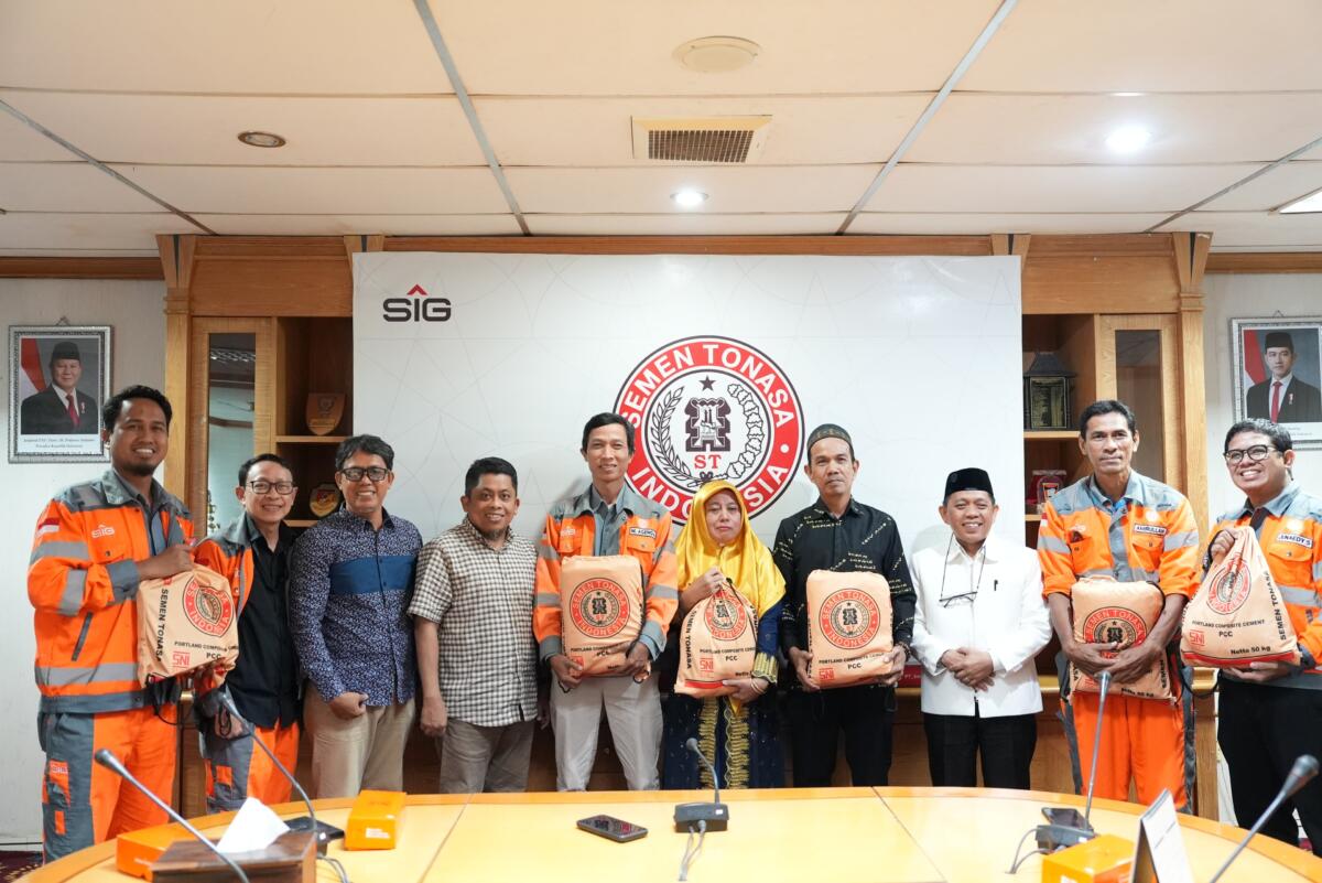 Direktur Utama Semen Tonasa Lepas Jemaah Calon Haji Keluarga Besar PT Semen Tonasa