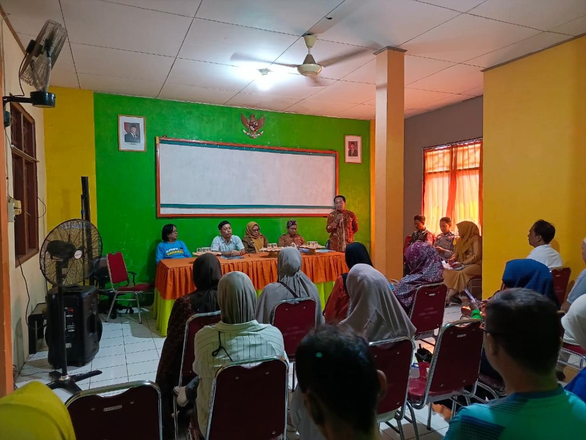 Bhabinkamtibmas Dampingi Penetapan Ketua LPMK