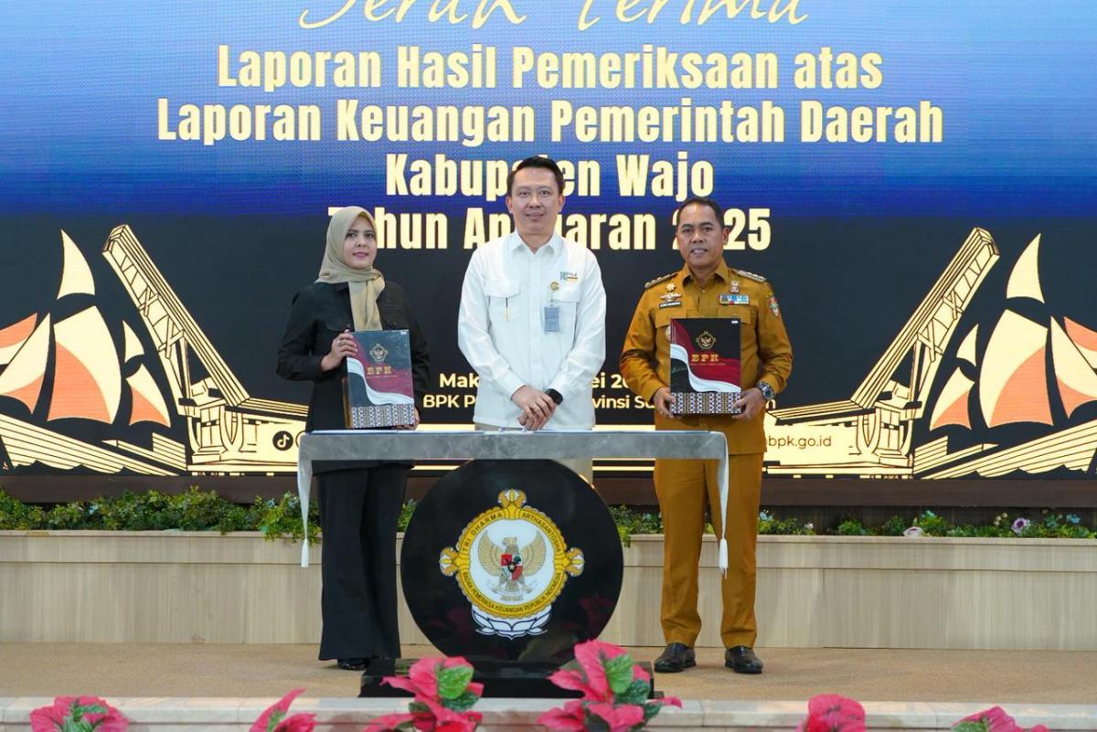 Wakil Ketua DPRD Wajo dan Bupati Wajo Terima LHP LKPD 2025, Kabupaten Wajo Kembali Raih Opini WTP
