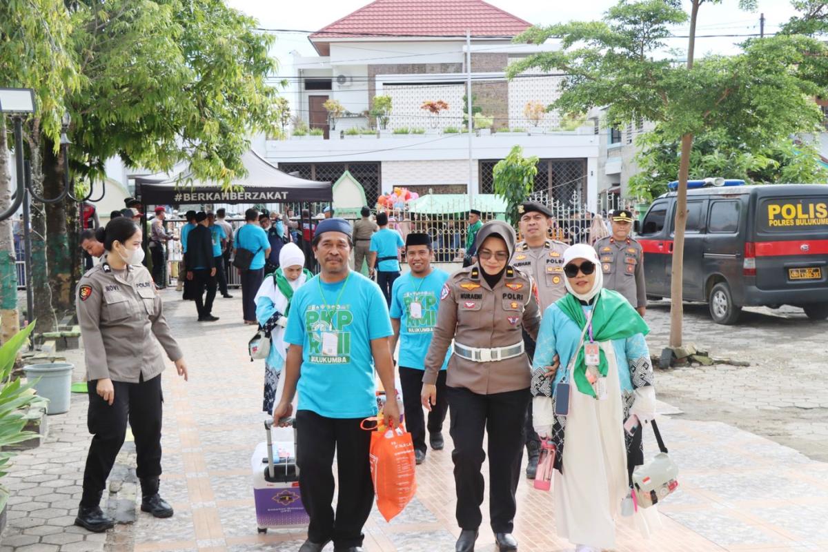 Personel Gabungan Kawal Pemberangkatan JCH