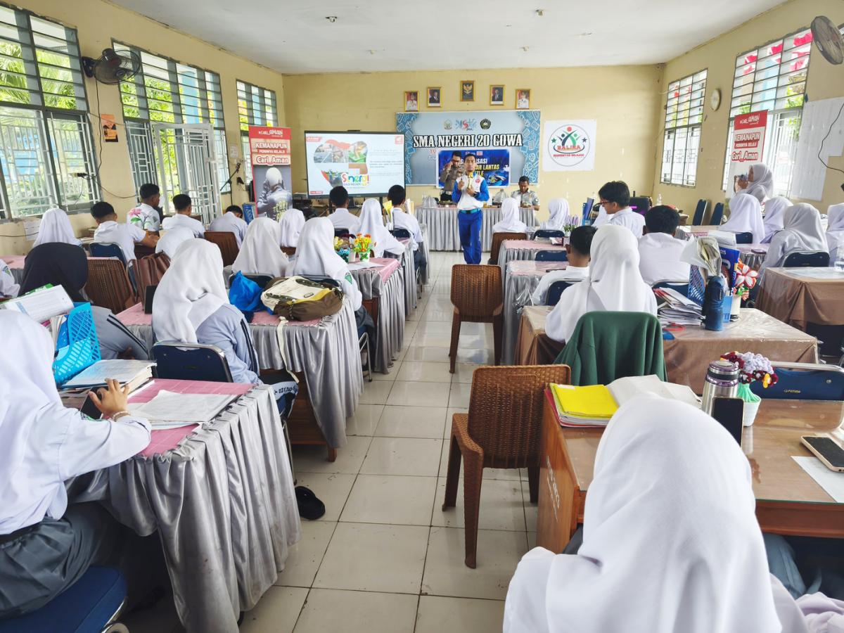 Asmo Sulsel Bersama Polres Berikan Edukasi Safety Riding bagi Siswa SMAN 20 Gowa