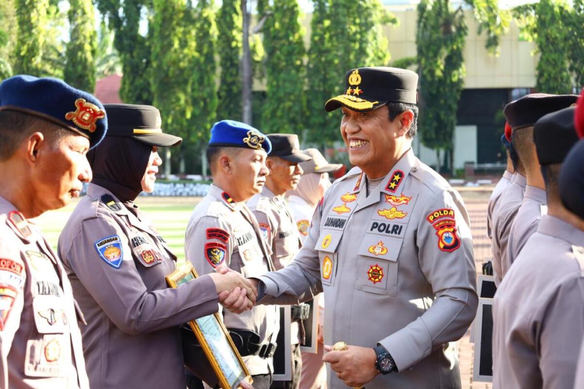 Ungkap Curanmor, Kapolda Ganjar Penghargaan Personel Berprestasi