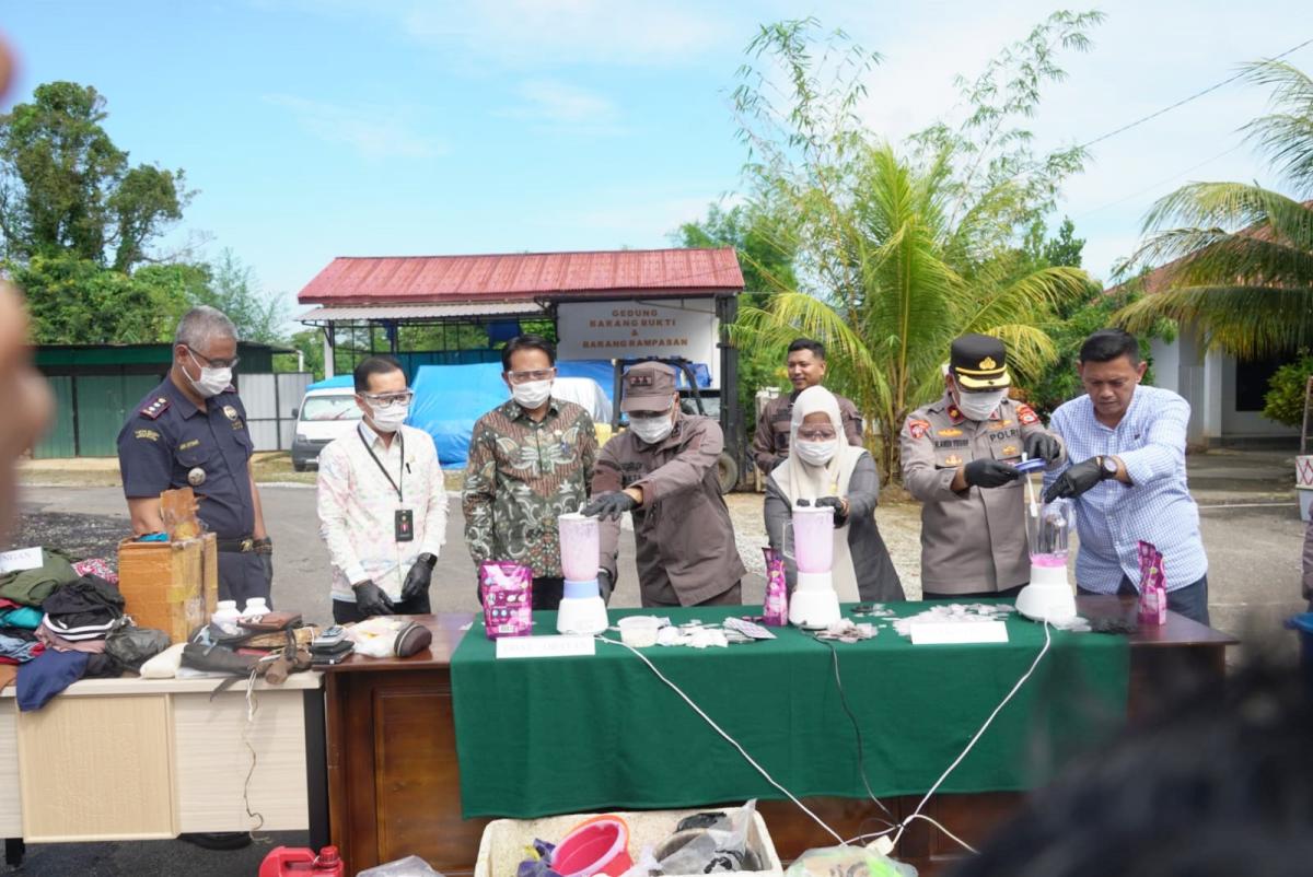 Ribuan Butir Obat Terlarang Dimusnahkan