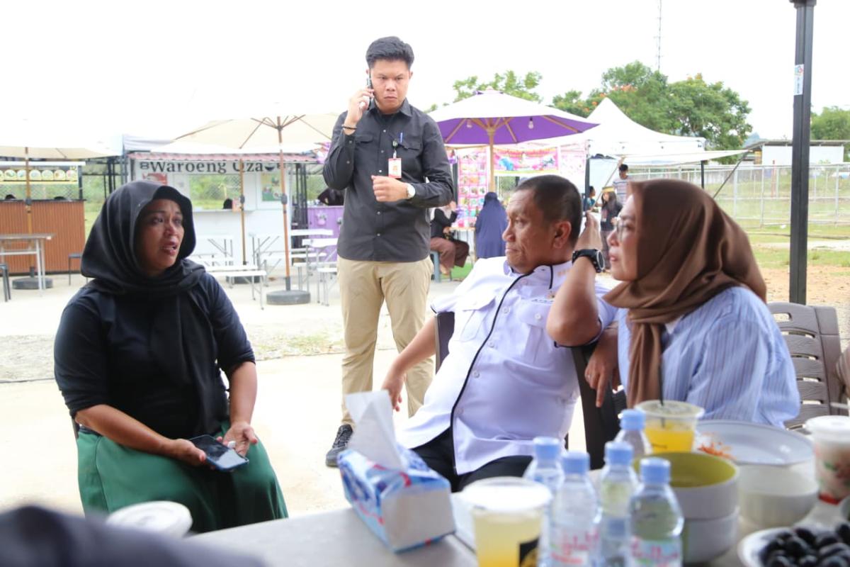 Bupati Janji Bantu Penjual di UMKM