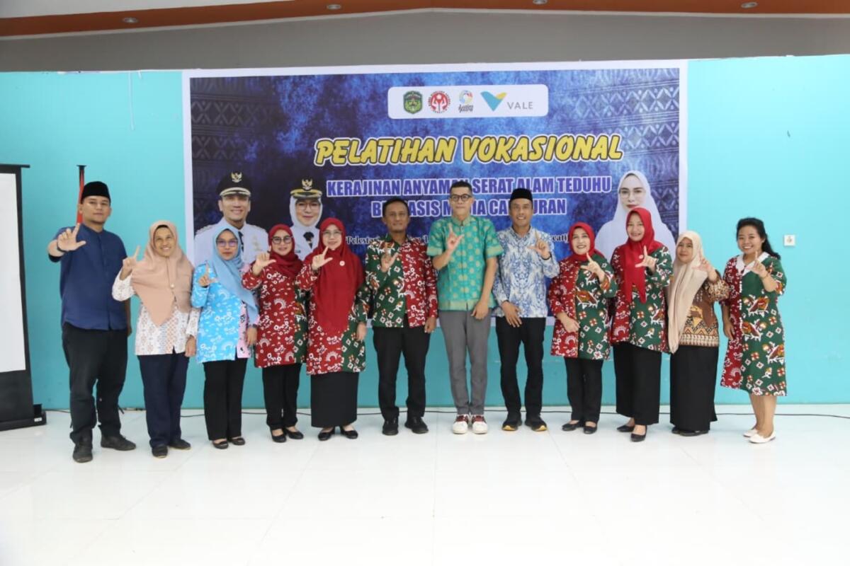 Pemkab Pelatihan Anyaman Serat Alam Teduhu