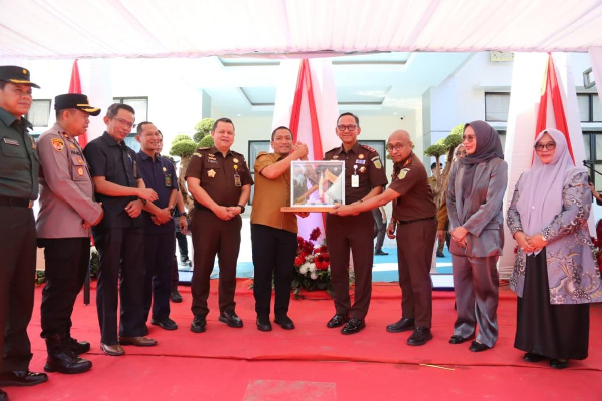 Kajati Resmikan Kantor Baru Kejari Lutim, Apresiasi Sinergi