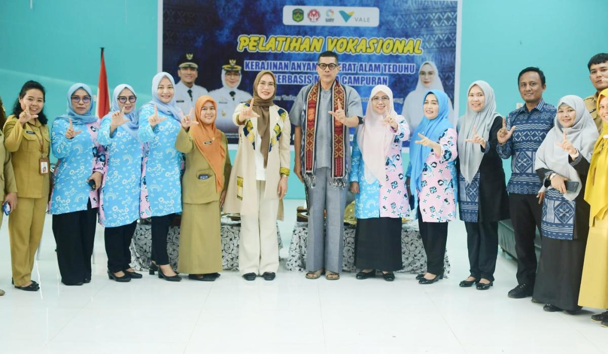 Ketua Dekranasda Dorong Inovasi Anyaman Serat Alam