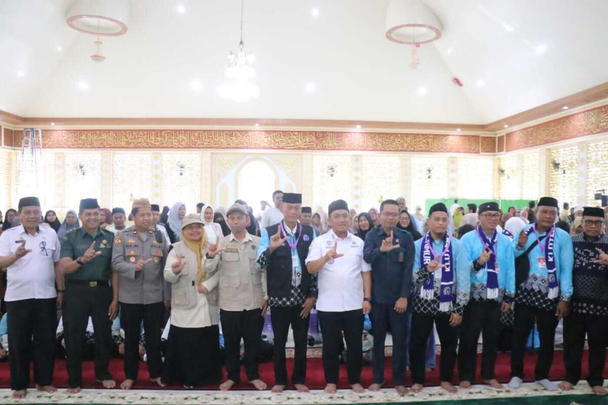 Bupati Luwu Timur Lepas 28 JCH ke Tanah Suci