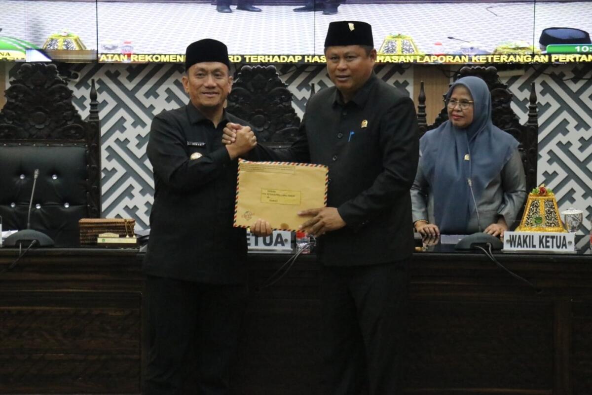 DPRD Luwu Timur Serahkan Catatan Rekomendasi LKPJ 2025