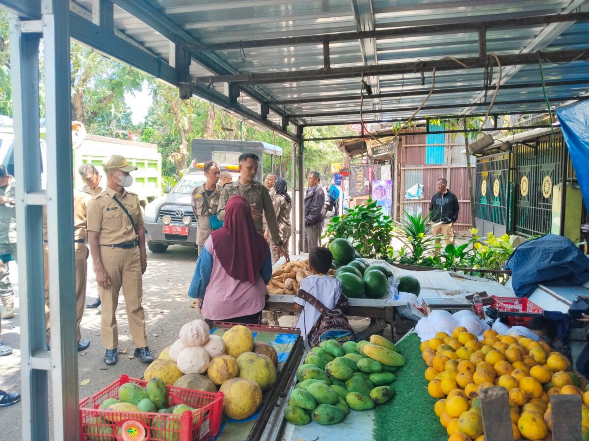 20 PKL di Antang Masih Gunakan Bahu Jalan