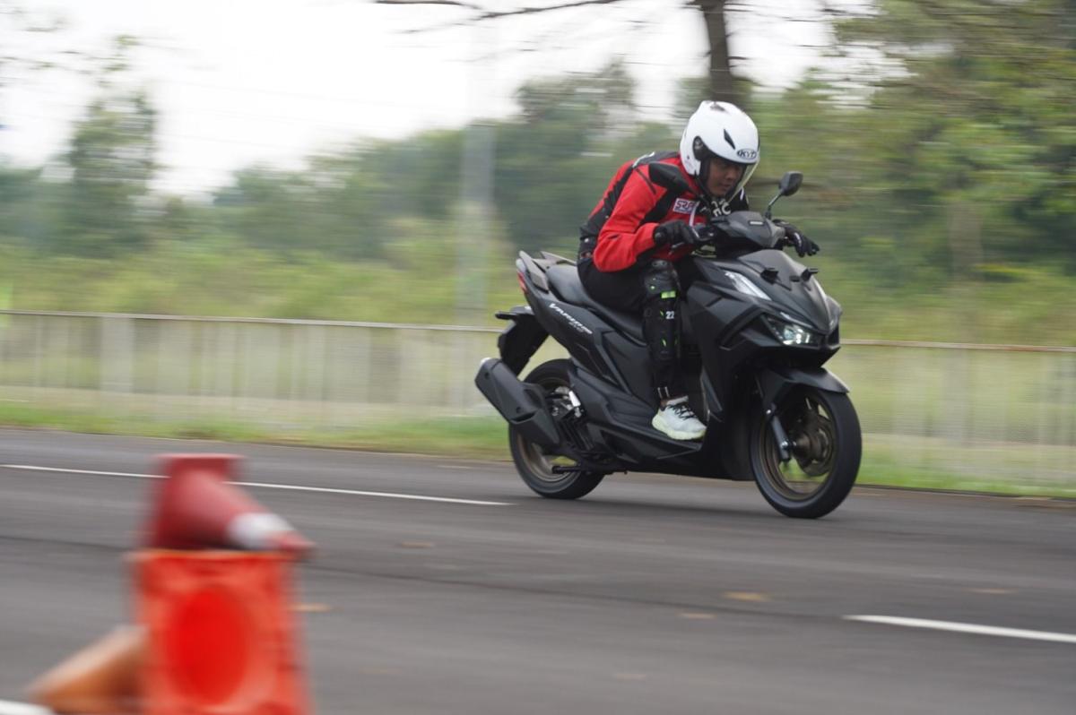 VARIO EVO-160 -- Skutik Sporti New Honda Vario Evo-160 yang tampil berperforma tinggi untuk memberikan pengalaman sensasi berkendara yang kencang dan memberikan kebanggaan bagi penggunanya.