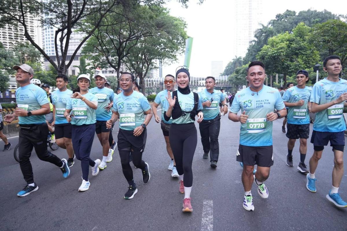 HEALTH FUN RUN -- Direktur Utama BPJS Kesehatan, Prihati Pujowaskito bersama jajaran direksi dan manajemen BPJS Kesehatan menggelar Health Fun Run di kawasan Gelora Bung Karno (GBK), Minggu, 28 Juni 2026.