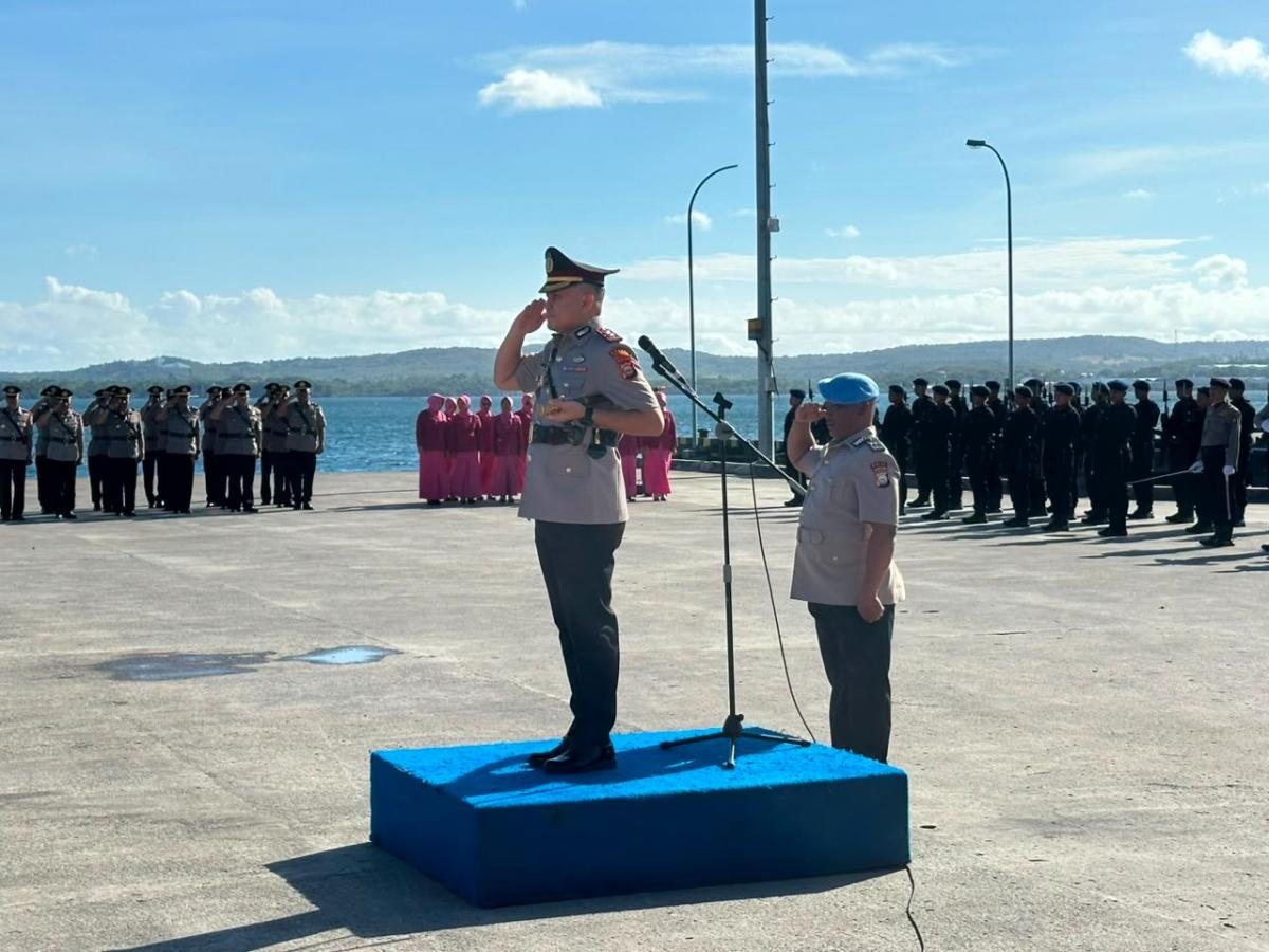 Kapolres Pimpin Tabur Bunga di Laut Peringati Hari Bhayangkara