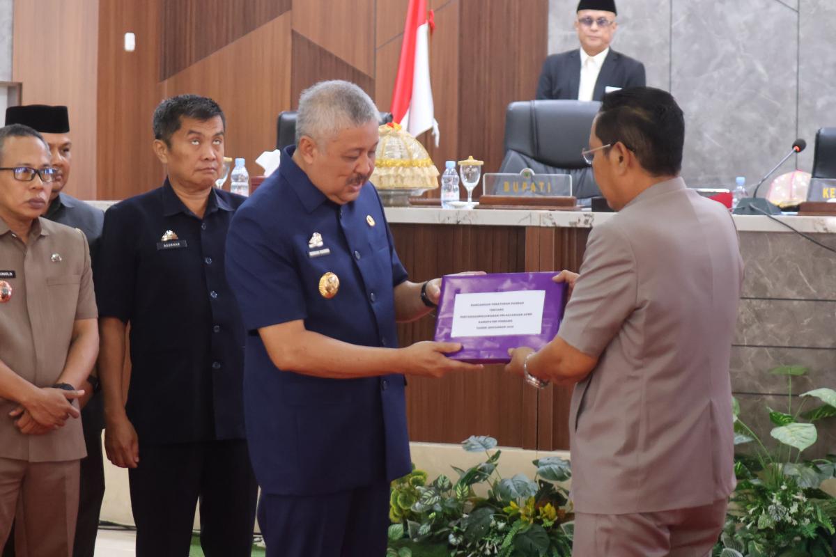 Rapat Paripurna DPRD, Bupati Pinrang Dorong Anggaran Daerah Tepat $asaran dan Bermanfaat Bagi Masyarakat.