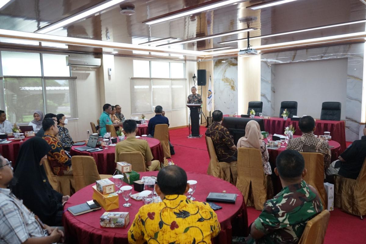 ist
MEMBUKA--Kepala Kanwil DJKN Sulseltrabar, Wibawa Pram Sihombing membuka kegiatan FKP di Aula Benteng Rotterdam, Gedung Keuangan Negara II, Lantai 1 Makassar,Senin (23/6).