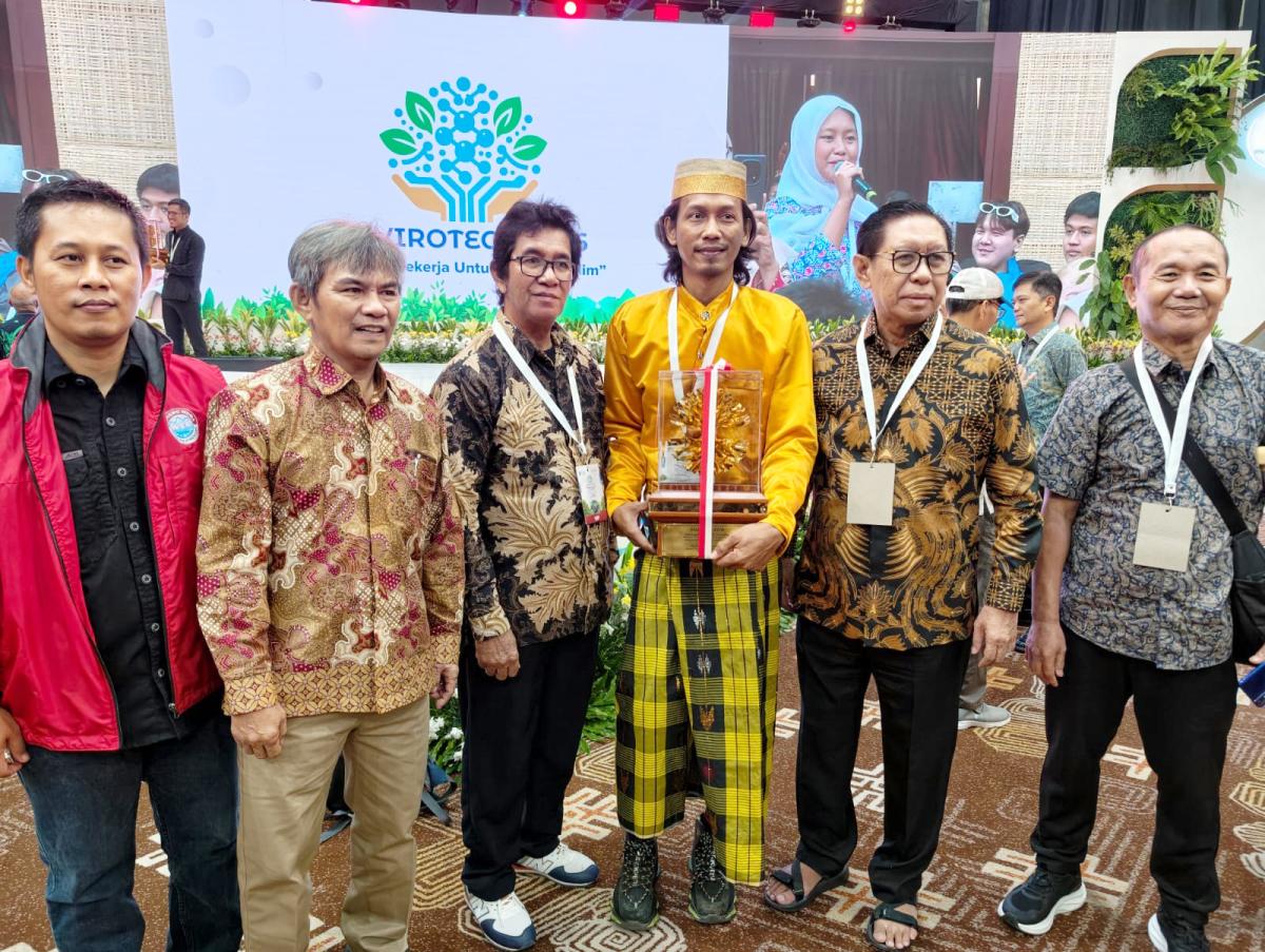 PENGHARGAAN -- PM WTC dari Dusun Cerekang, Kecamatan Malili, Kabupaten Luwu Timur menerima Penghargaan Kalpataru Adya Kategori Penyelamat Lingkungan berdasarkan Keputusan Menteri Lingkungan Hidup/Kepala BPLH Nomor 2306 Tahun 2026 tentang Penerima Penghargaan Kalpataru Tahun 2026 pada puncak acara Hari Lingkungan Hidup di JCC,  Jakarta Pusat baru-baru ini.
