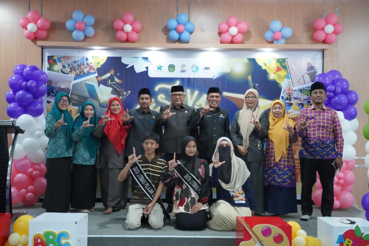 LITERASI -- Pemerintah Kabupaten Luwu Timur menggelar Festival Literasi 2026 yang digelar di Dinas Perpustakaan dan Kearsipan Kabupaten Luwu Timur, Selasa (2/6).
