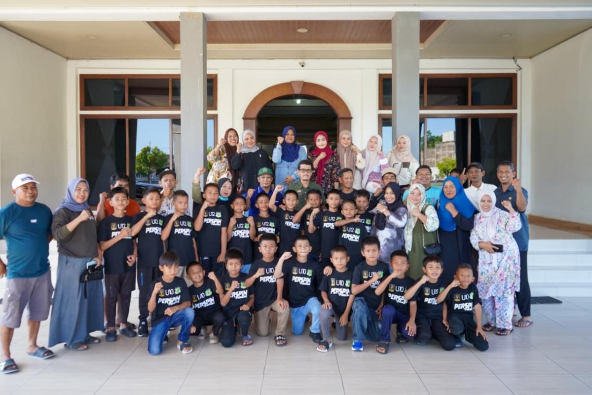 Sekkab Lepas Dua Tim ke Piala Presiden