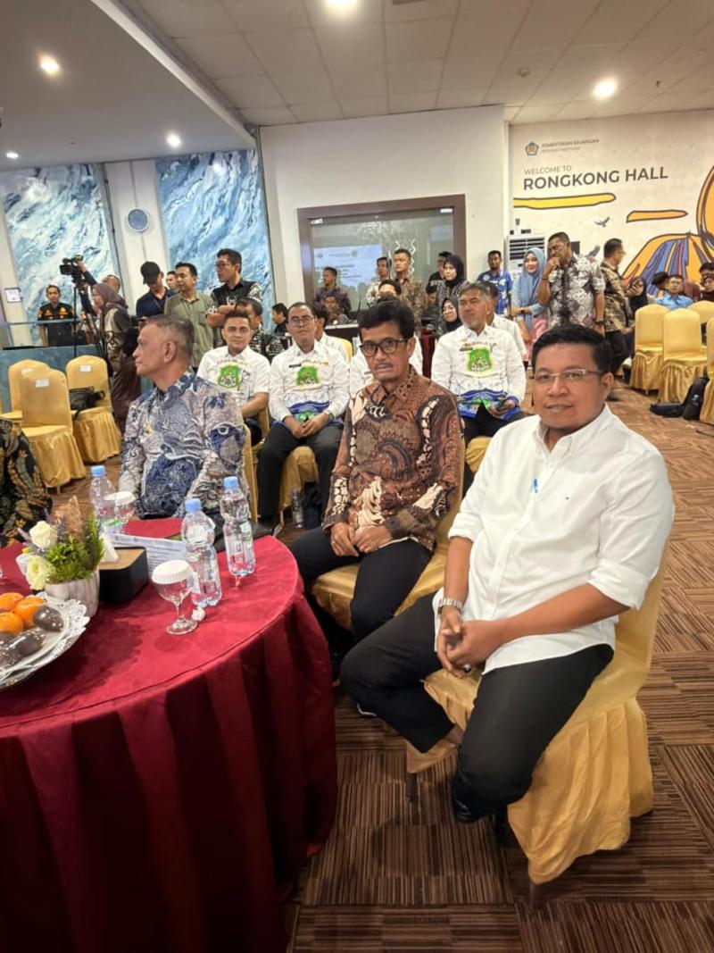 DISEMINASI -- Sekkab Sidrap, Andi Rahmat Saleh saat menghadiri kegiatan Diseminasi Skema Pembiayaan Infrastruktur melalui KPBU serta Pembiayaan Lainnya di Aula Rongkong, Gedung Keuangan Negara II Makassar, Kamis (11/6).
