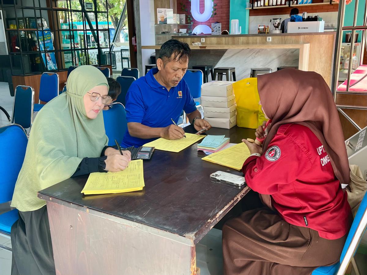 REGISTRASI --Peserta melakukan registrasi dan pengisian formulir donor darah sebagai bagian dari tahapan awal skrining sebelum pelaksanaan donor darah, Rabu, 8 Juli 2026.