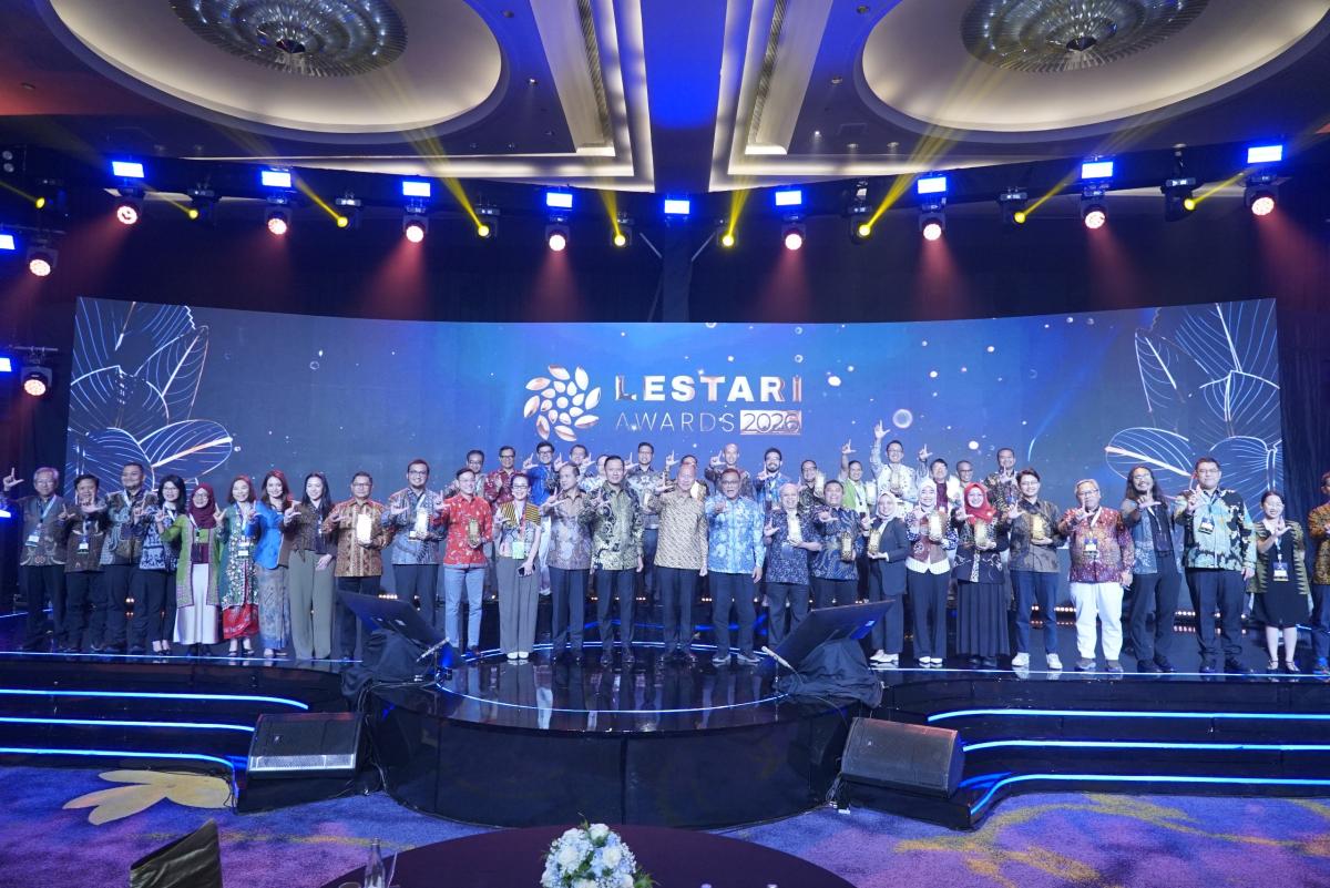 LESTARI AWARD -- Telkom meraih Lestari Award 2026 pada kategori Talent Management yang diserahkan langsung Menteri Koordinator Bidang Infrastruktur dan Pembangunan Kewilayahan RI, Agus Harimurti Yudhoyono.