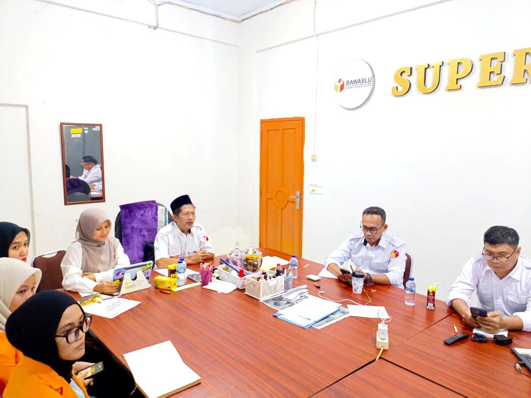 IST
EVALUASI--Komisioner Bawaslu Sulsel Saiful Jihad melakukan evaluasi pelaksanaan P2P Tahun 2026
