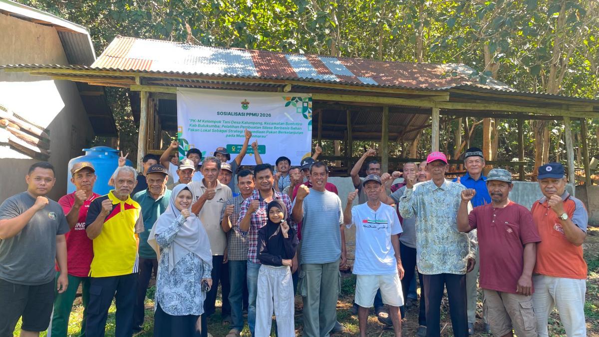 PENGABDIAN -- Tim PPMU Unhas memberikan solusi nyata melalui kegiatan pengabdian masyarakat yang dilaksanakan di Kelompok Tani Mudharabah, Desa Tritiro, Kecamatan Bontotiro, Kabupaten Bulukumba, Rabu (15/7).
