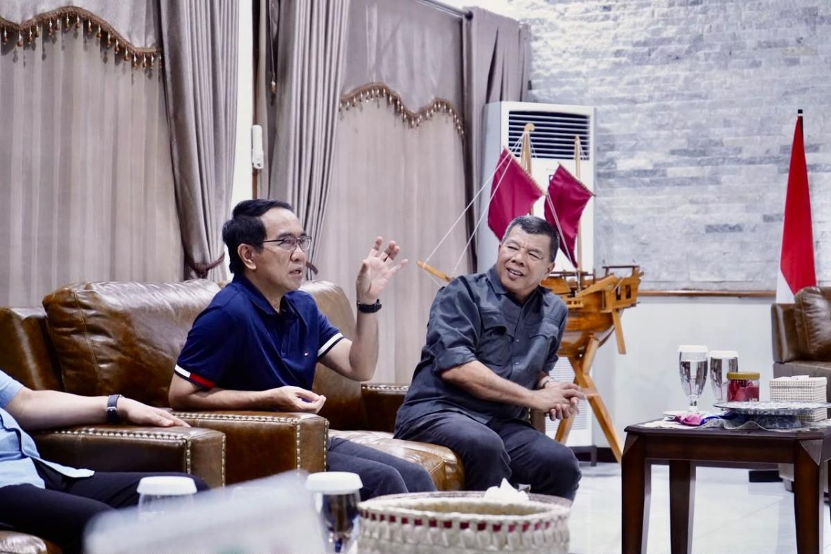 KERJASAMA -- Rektor Universitas Hasanuddin, Prof  Jamaluddin Jompa bersama jajaran melakukan kunjungan kerja ke Pemkab Bulukumba membahas penguatan kerja sama dalam mendukung pembangunan daerah, Sabtu (18/7). 
