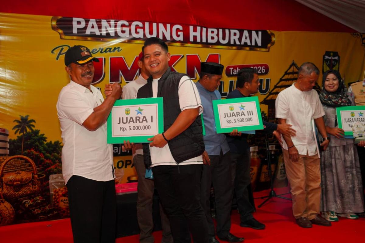 Wabup Serahkan Hadiah Pemenang Lomba