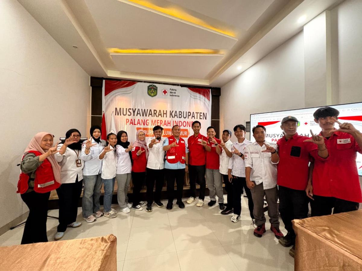 AKLAMASI -- Bupati Luwu Timur, Irwan Bachri Syam terpilih secara aklamasi sebagai PMI Kabupaten Luwu Timur periode 2026–2031 pads Muskab PMI Kabupaten Luwu Timur di Ruang Rapat Wisma Golden, Malili, Jumat (3/7).