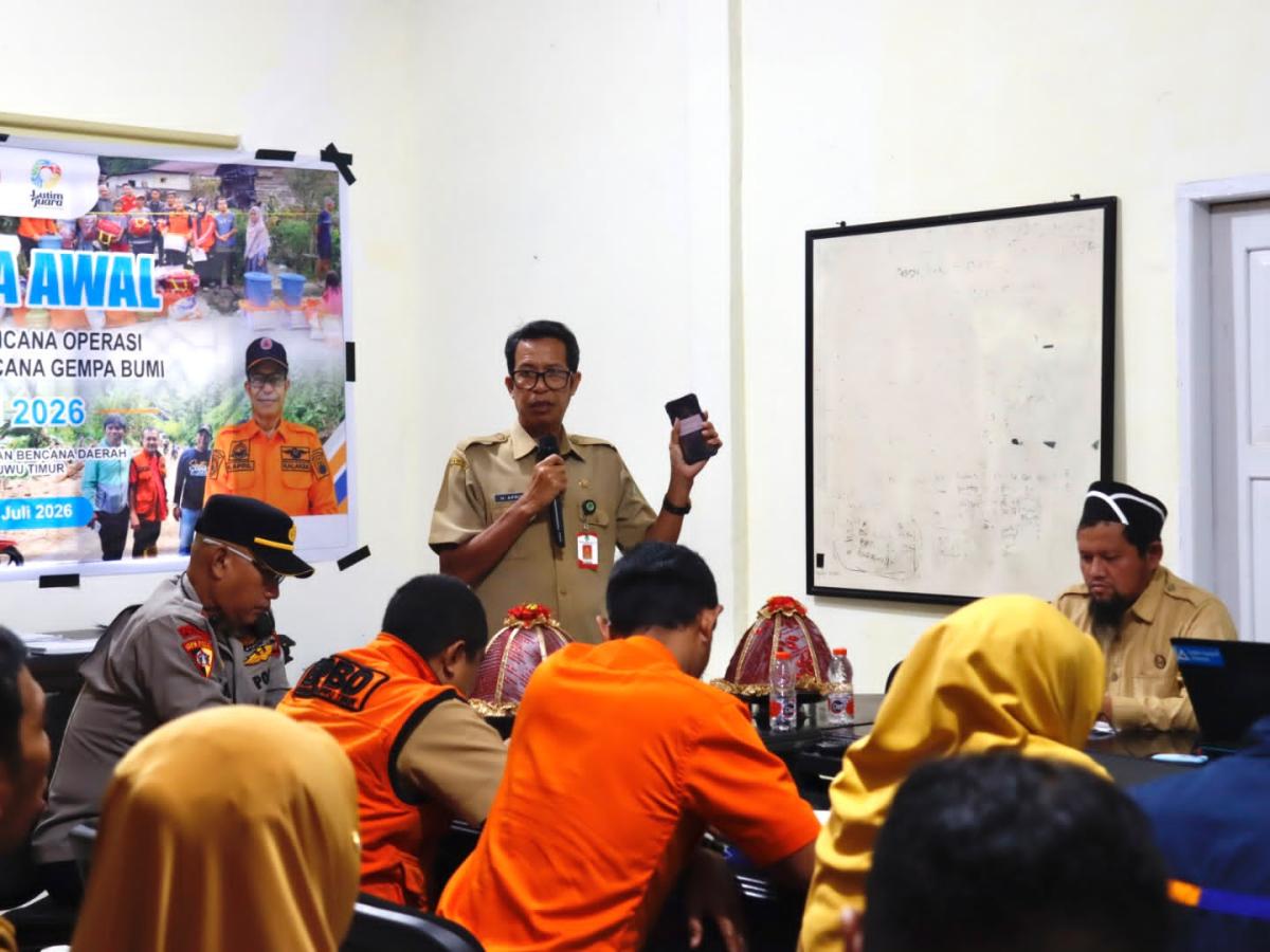 RENCANA -- Pemkab Lutim menggelar rapat Penyusunan Rencana Operasi Kedaruratan Bencana Gempa Bumi Tahun 2026 di Ruang Rapat BPBD Lutim, Malili, Senin (13/7). 

