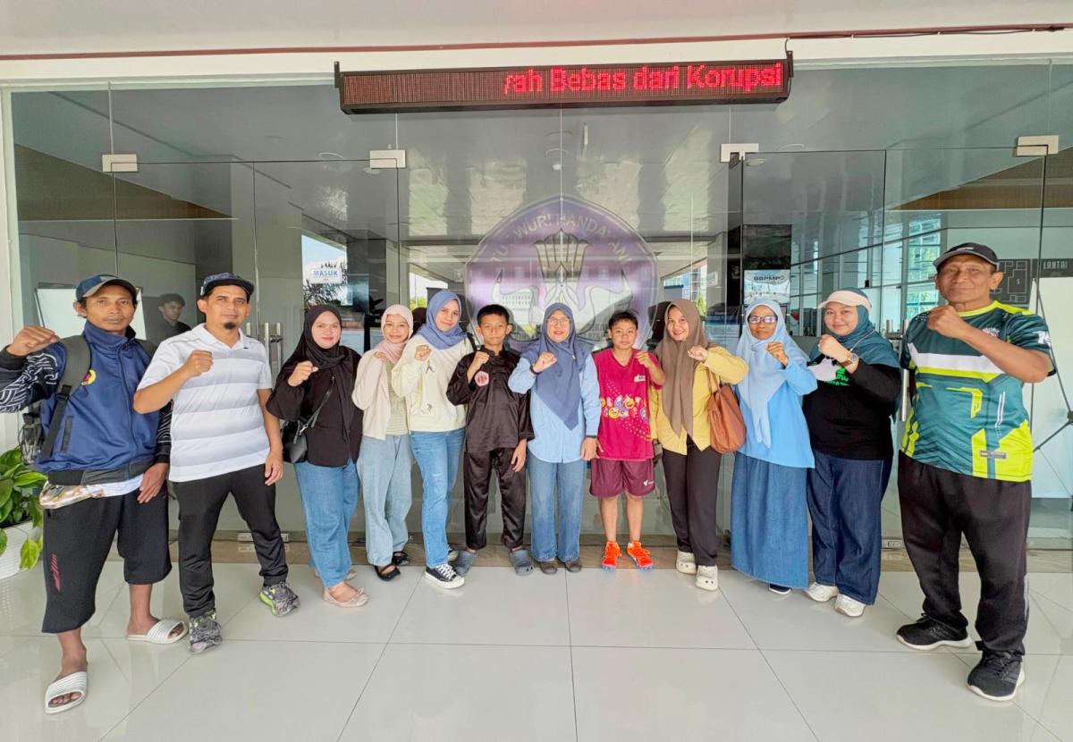 MEDALI -- Kontingen Kabupaten Luwu Timur berhasil menorehkan prestasi membanggakan di ajang O2SN Tingkat Provinsi Sulawesi Selatan di Balai Besar Penjaminan Mutu Pendidikan (BBPMP) Provinsi Sulawesi Selatan, 7-9 Juli 2026. Dua atlet Lutim menyumbang dua medali emas diajang tersebut.
