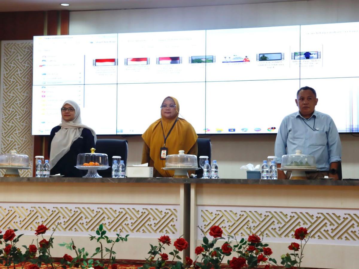 MAHASISWA -- Bupati Luwu TImur diwakili Asisten Pemerintahan dan Kesejahteraan Rakyat, Aini Endis Anrika menerima 75 mahasiswa KKN Universitas Hasanuddin Gelombang 116 periode Juni–Agustus 2026 di Aula Sasana Praja, Kantor Bupati Luwu Timur, Malili,  Rabu (6/7).

